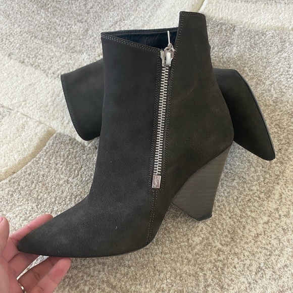 Saint Laurent Niki suede booties - Picture 5 of 9